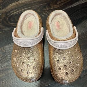 Girls gold fur lined Crocs size 2